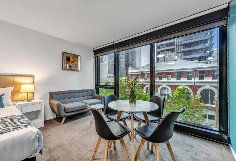 إستوديو ديلوكس, Pegasus Apart