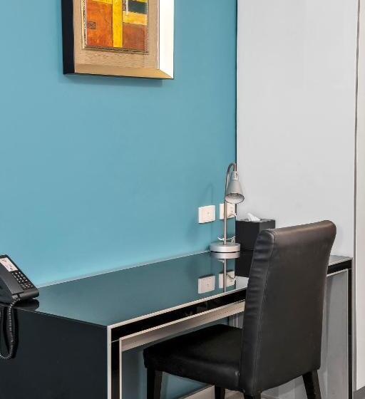 إستوديو ديلوكس, Pegasus Apart