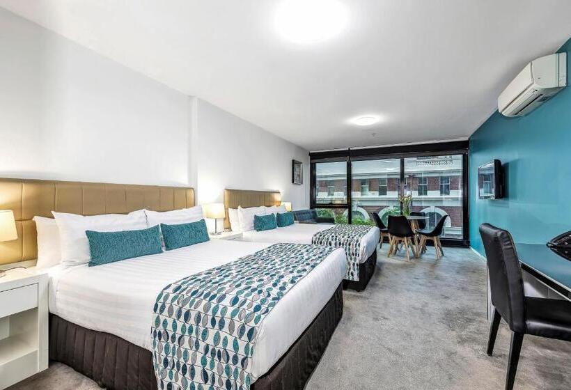 إستوديو ديلوكس, Pegasus Apart