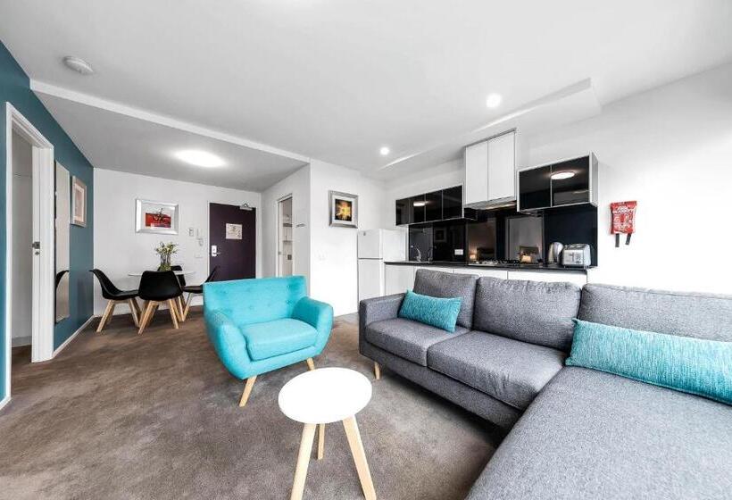 شقة غرفة واحدة, Pegasus Apart