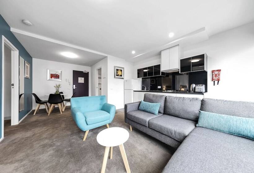 شقة غرفتين, Pegasus Apart