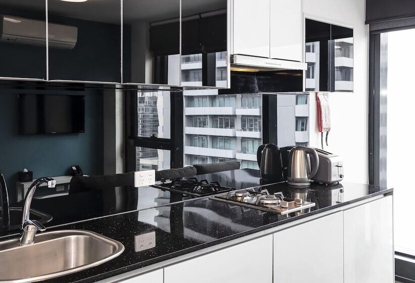 شقة غرفتين, Pegasus Apart