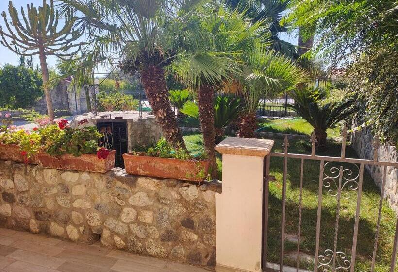 חדר סטנדרט לשלושה עם טרסה, B&b Casa Cosmano