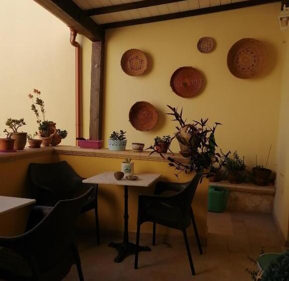 اتاق استاندارد سه نفره, Villamereu