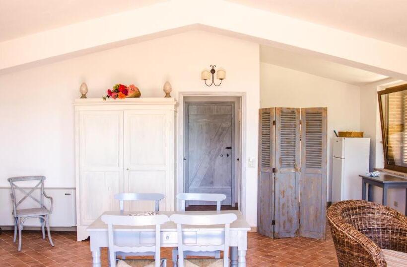 Standard studio with lake view, Agriturismo Poggio Antico