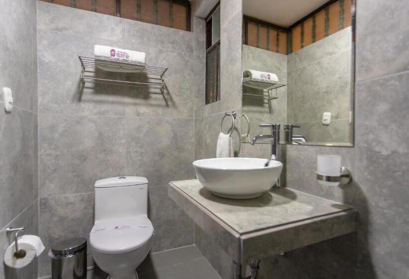 اتاق استاندارد سه نفره, El Portal Del Marques