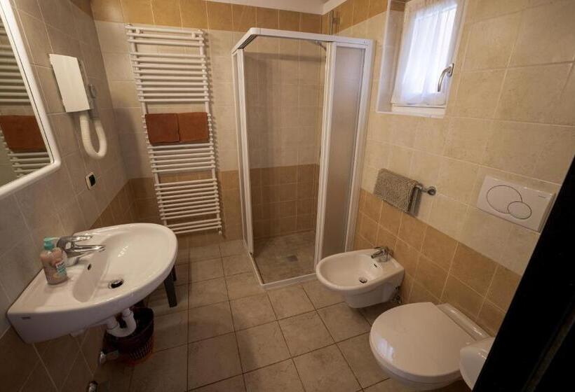 Standard studio with lake view, La Madrugada