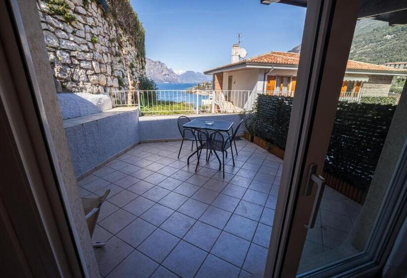 Standard studio with lake view, La Madrugada