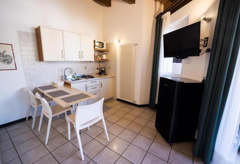 Standard studio with lake view, La Madrugada