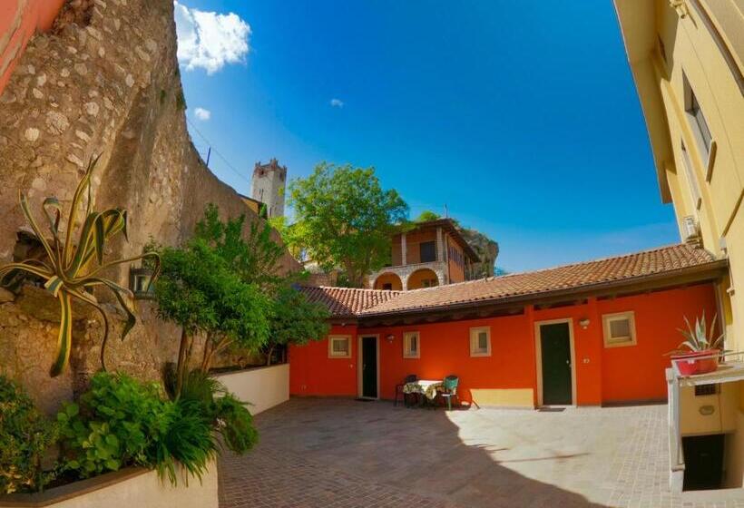 Standard studio with lake view, La Madrugada