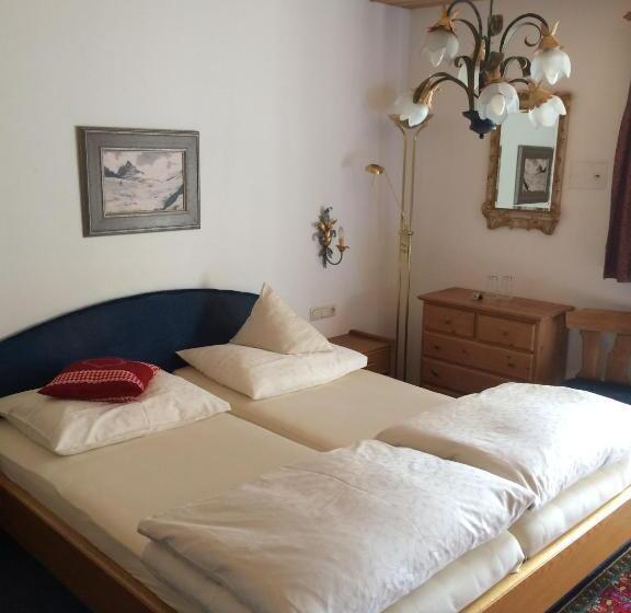 اتاق استاندارد سه تخته با بالکن, S Landhaus