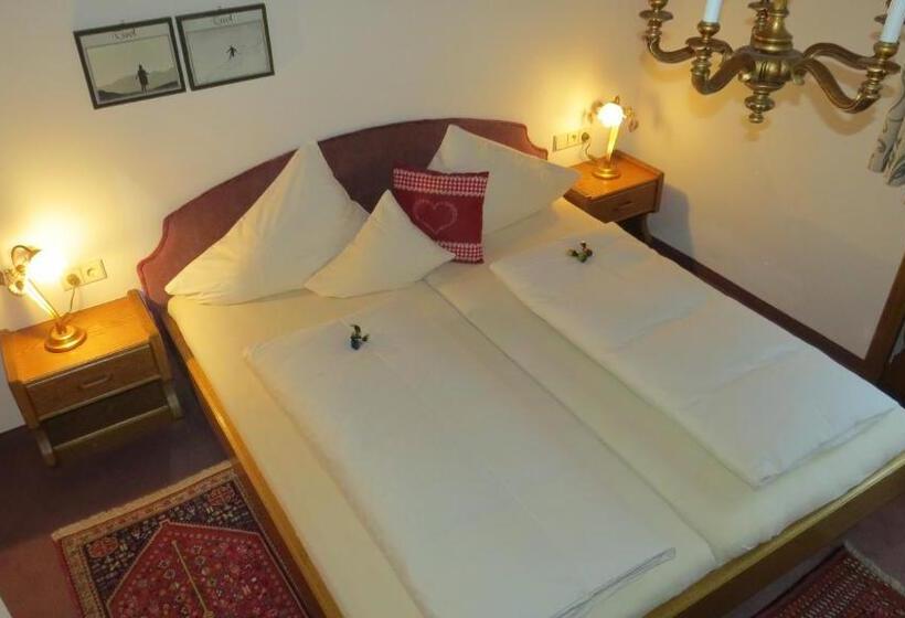 اتاق استاندارد سه تخته با بالکن, S Landhaus