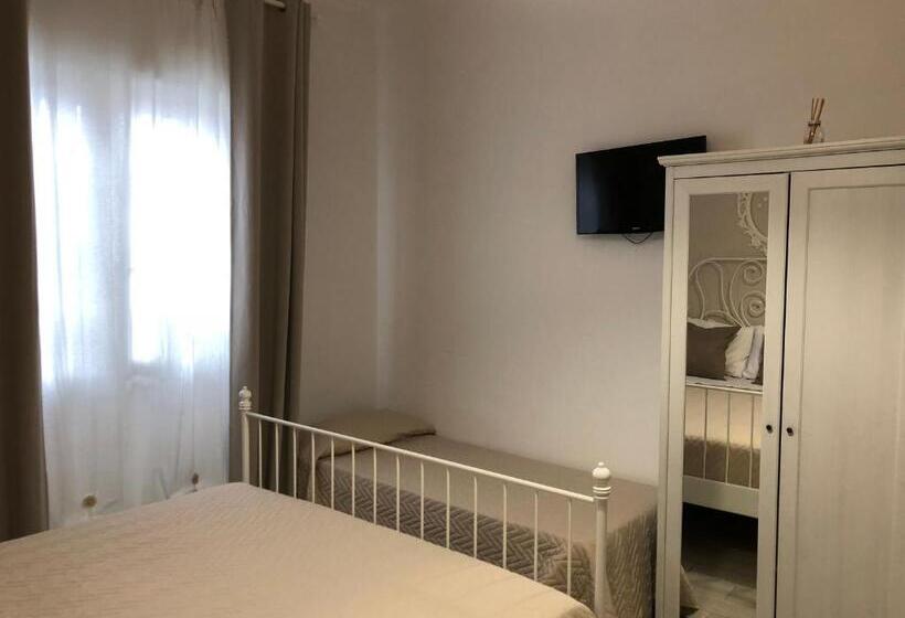 Номер Стандарт Трехместный, Golden Mile B&b