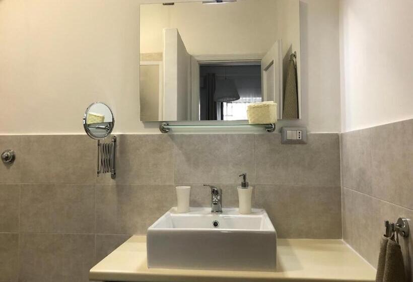 غرفة قياسية ثلاثية, Golden Mile B&b