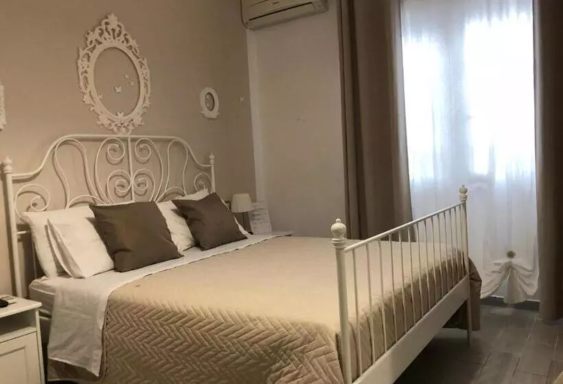 اتاق استاندارد سه نفره, Golden Mile B&b