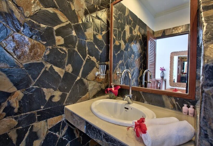 Quarto Deluxe Vista Mar, Crystal Bay Beach Resort