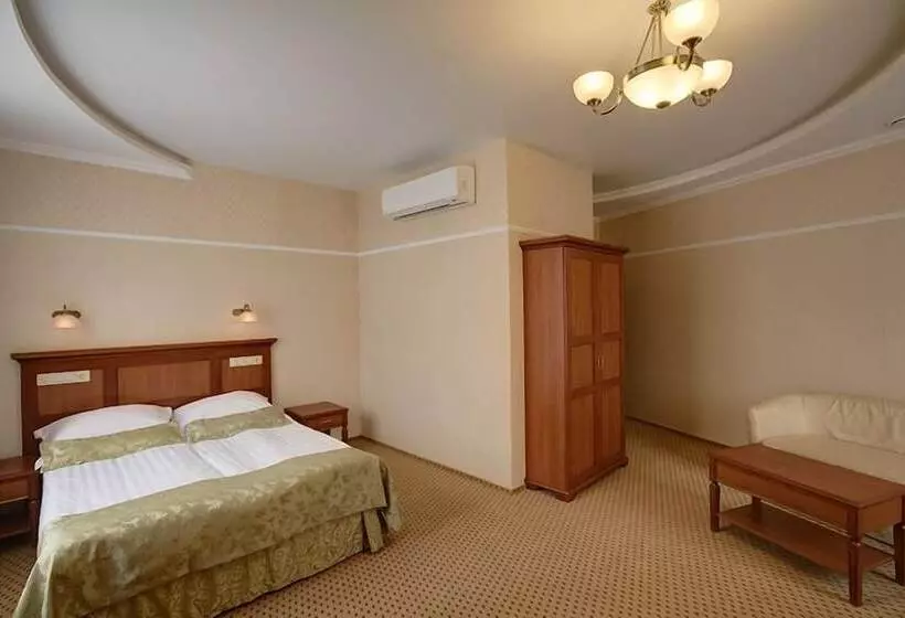 Junior Suite, Degas
