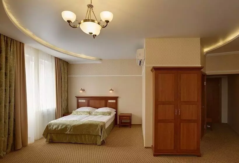 Junior Suite, Degas