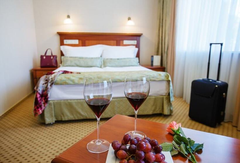 سوییت جونیور, Degas