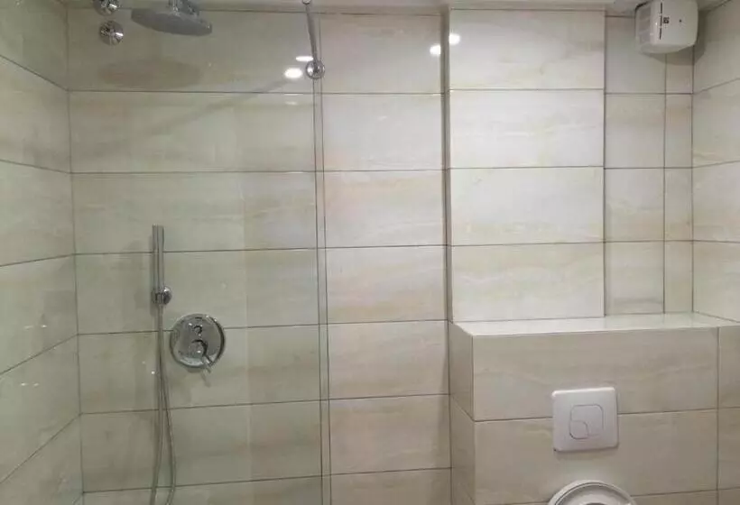 اتاق استاندارد با بالکن, Dodona