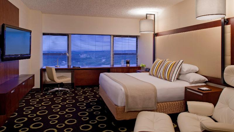 غرفة قياسية مطلة على المدينة, Miraflores View