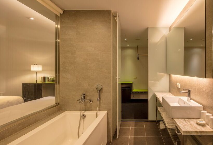 اتاق لوکس سه تخته, Finders Hotel Fu Qian