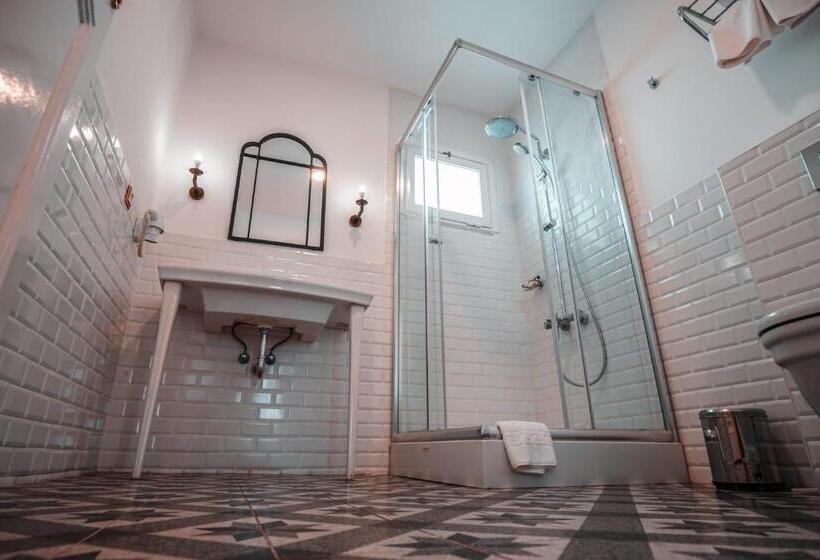 غرفة قياسية ثلاثية, Rodosto