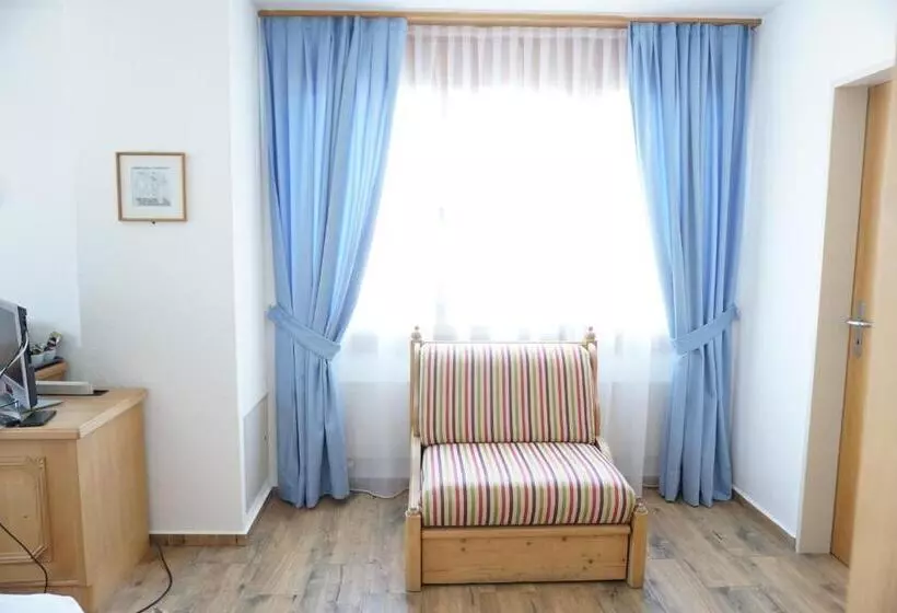 Habitación Estàndard Individual, Sternen
