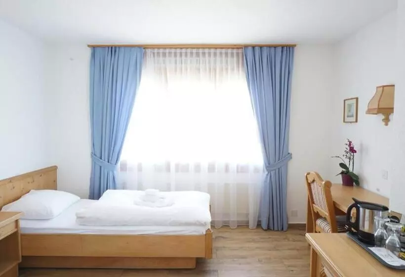 Habitació Estàndard, Sternen