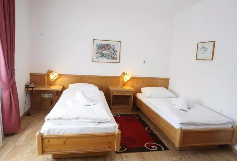 Habitació Estàndard, Sternen