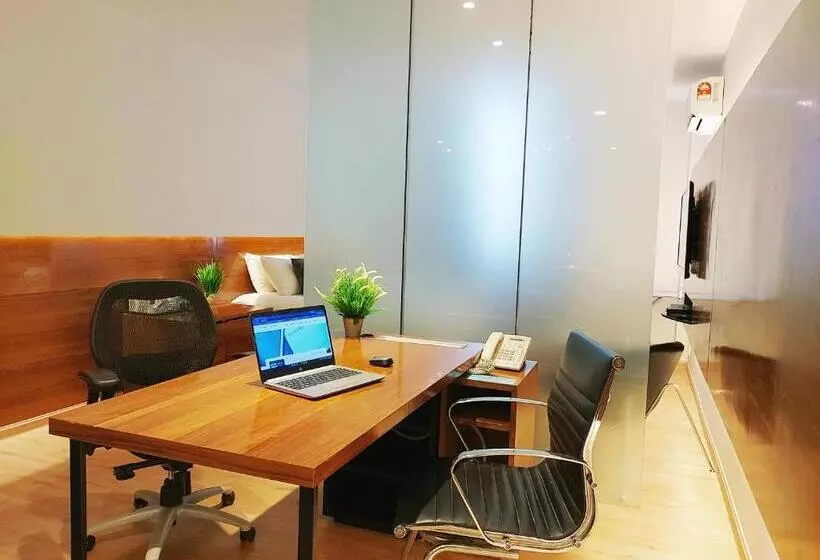 سوییت, The Leverage Business Hotel Mergong