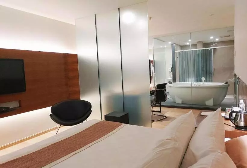 سوییت, The Leverage Business Hotel Mergong