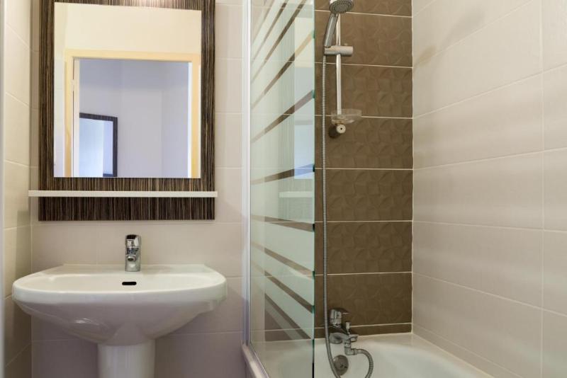 Четырехместный Номер Стандарт, The Originals City, Hôtel L  Acropole, Saintetienne Sud