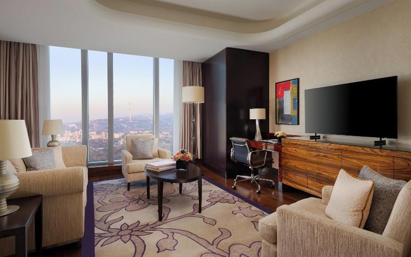 سوئیت جونیور با تخت بزرگ, The Ritzcarlton, Almaty