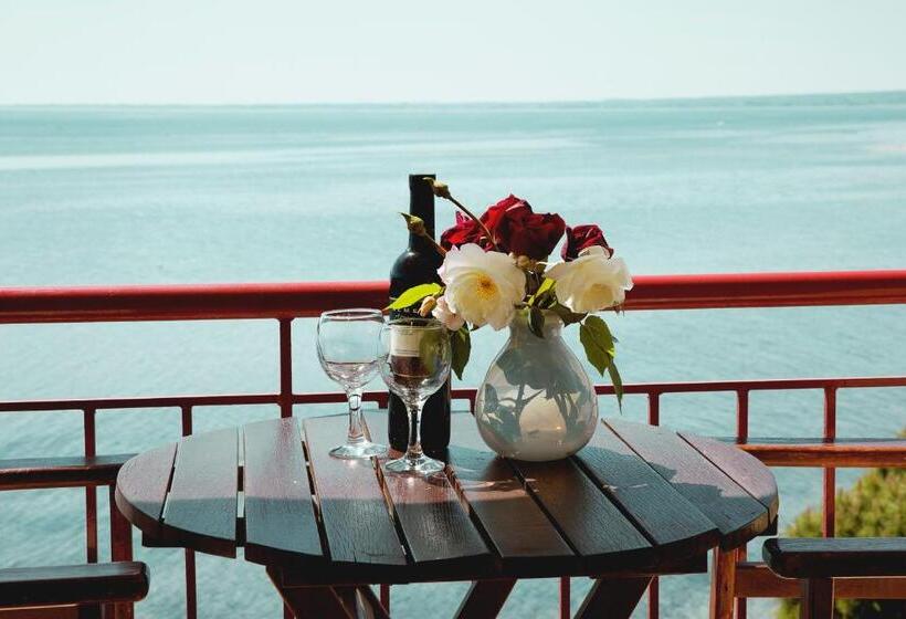 סטודיו סופריור, Maistrali Beach Studios