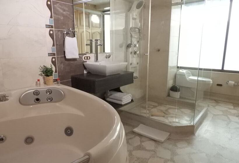 سوییت جونیور, Airport Travel