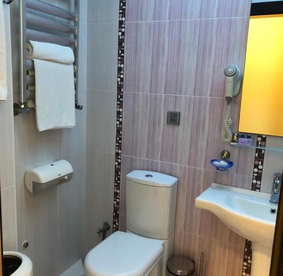 سوییت جونیور با چشمانداز استخر, Aysberq Resort