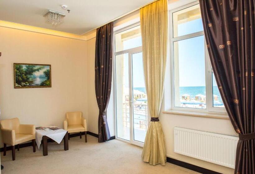 سوییت جونیور با چشمانداز استخر, Aysberq Resort