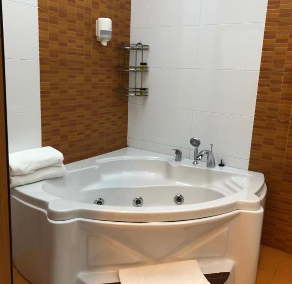 سوئیت با تخت بزرگ, Aysberq Resort