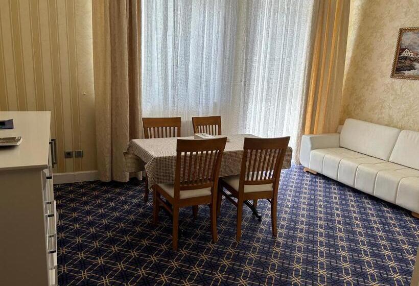 سوئیت با تخت بزرگ, Aysberq Resort