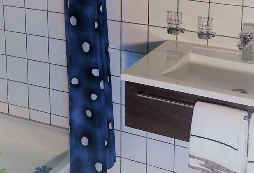 标准单人间, Bergfrieden