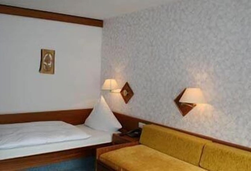 标准单人间, Bergfrieden