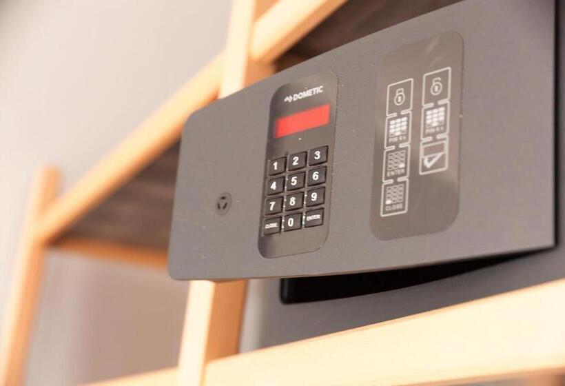 スタンダードルーム, Erika