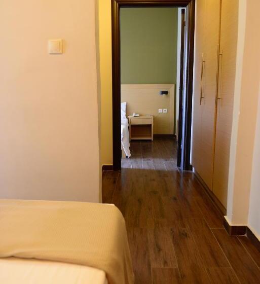 חדר סטנדרט לשלושה, Ionion