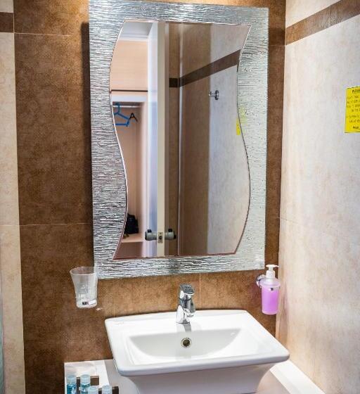 マウンテンビュースタンダードルーム, Irini