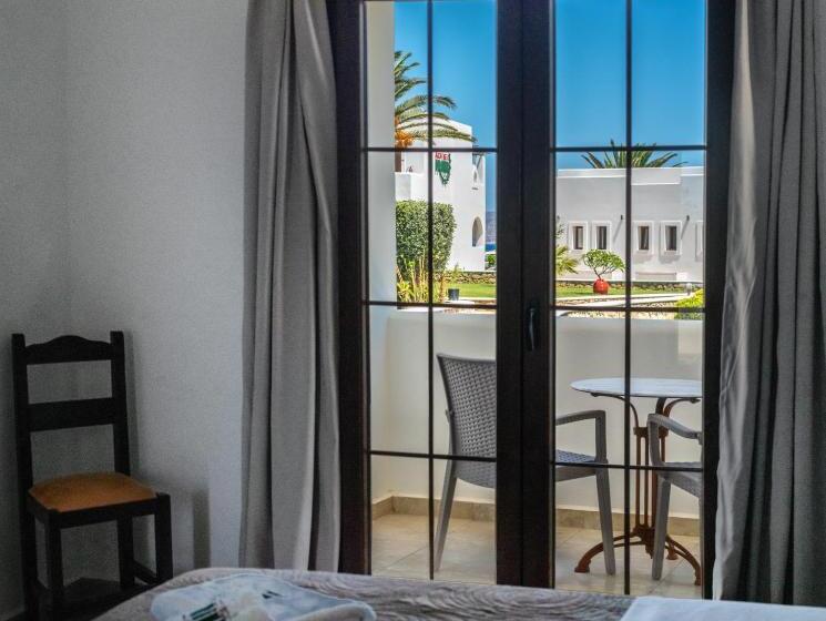 スタンダード４人部屋, Irini