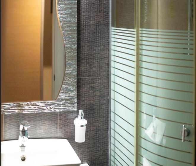 サイドシービューファミリールーム, Irini