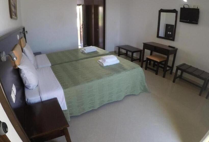 サイドオーシャンビュースタンダードルーム, Irini