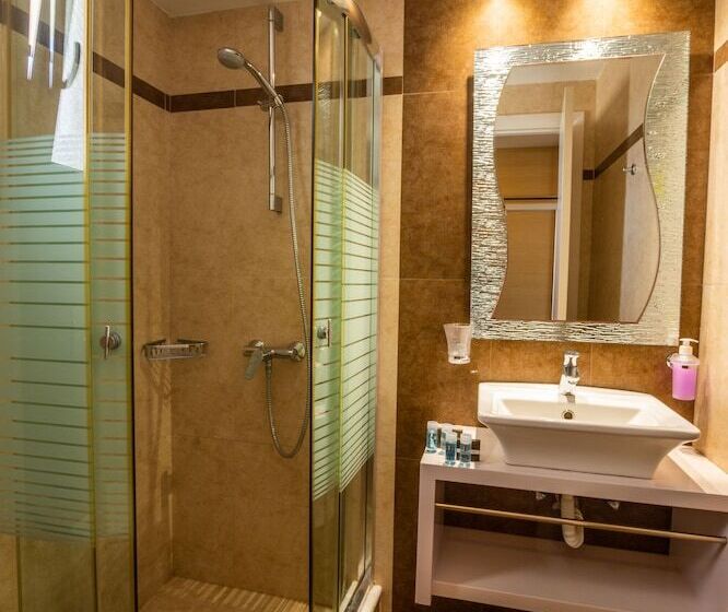 マウンテンビュースタンダードルーム, Irini