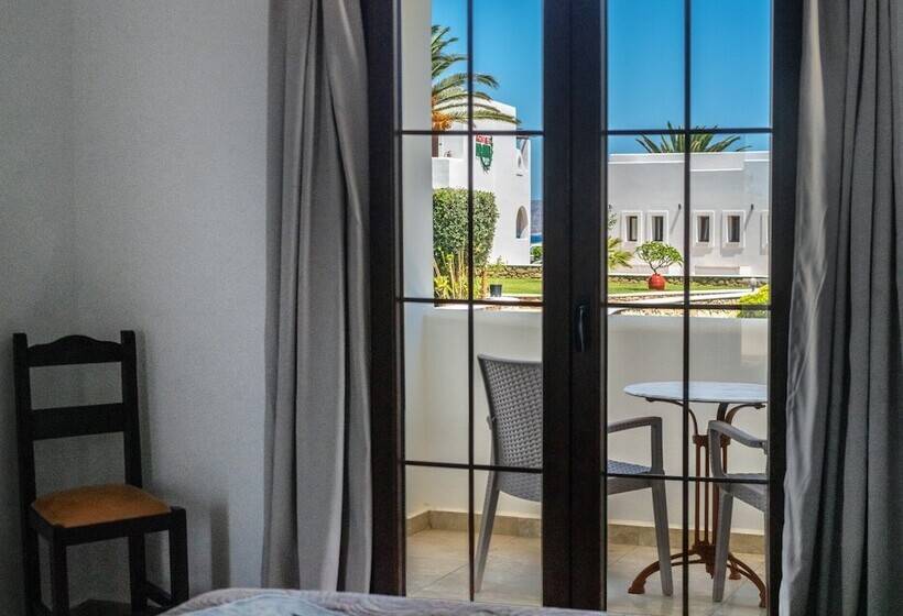 サイドシービューファミリールーム, Irini